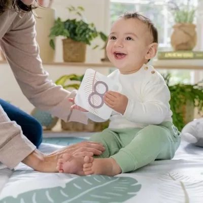 INGENUITY Tapis d'éveil tout confort Petit Eléphant, 12 cartes étap