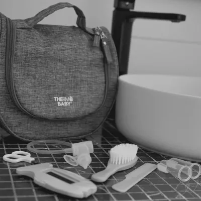 Trousse de toilette THERMOBABY - avec accessoires - gris chiné