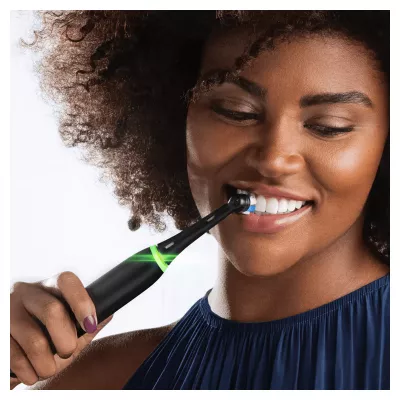 Oral-B iO 5 Noire Brosse à dents électrique avec brossette