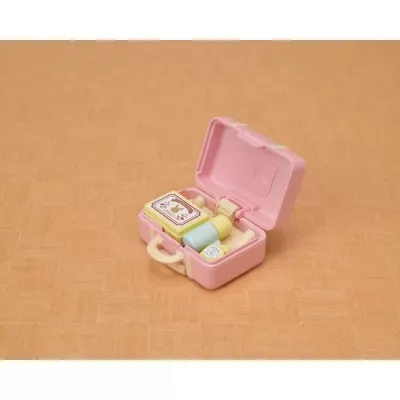 Miniature figure - Mom Snowpin and her weekend suitcase - SYLVA