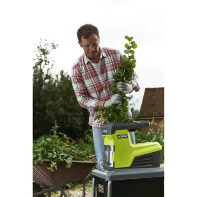 RYOBI - Broyeur de végétaux 3000 W - broyage par cylindre - silencie