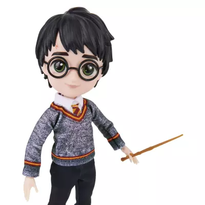 Wizarding World POUPÉE 20 CM HARRY POTTER - Poupée figurine Articulée Harry Potter 20 cm - Avec Baguette Magique et Tenue