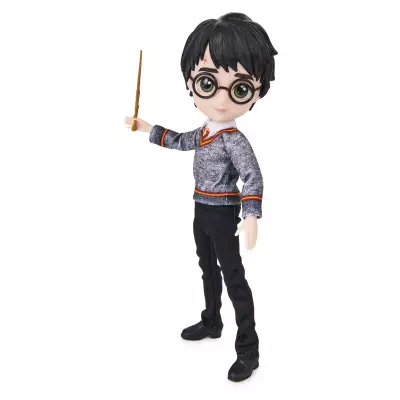 Wizarding World POUPÉE 20 CM HARRY POTTER - Poupée figurine Articulée Harry Potter 20 cm - Avec Baguette Magique et Tenue