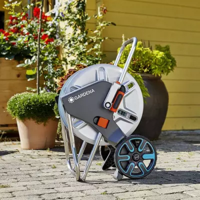 Enrouleur de tuyau GARDENA CleverRoll M métal – Tuyau Classic 25m Ø15mm – Adapté petit jardin – Kit complet (18543-26)