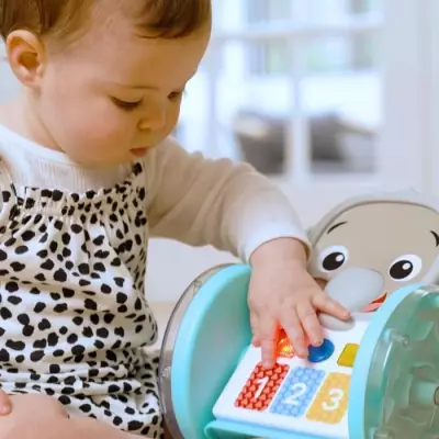 BABY EINSTEIN Jouet a roulettes Petit Eléphant, Musique et Lumieres,