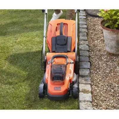 BLACK+DECKER Tondeuse 18V BCMW3318L2-QW 33 cm - Jardin Jusqu'a 350 m²