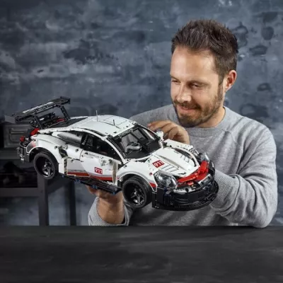 LEGO - Voiture de Course Technic Porsche 911 RSR Détaillée a Constru