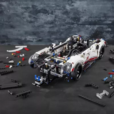 LEGO - Voiture de Course Technic Porsche 911 RSR Détaillée a Constru