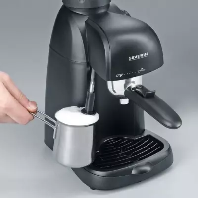 SEVERIN KA5978 Cafetiere Expresso, Vapeur pour Mousse de lait, Petite