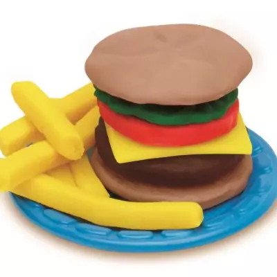 PLAYDOH Burger Party, Set pâtes a modeler, Accessoires pour créer de