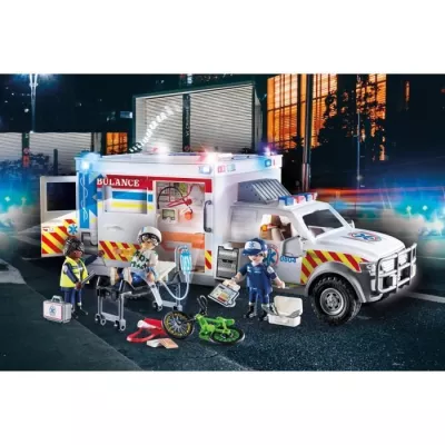 PLAYMOBIL - 70936 - Ambulance with rescuers and injured