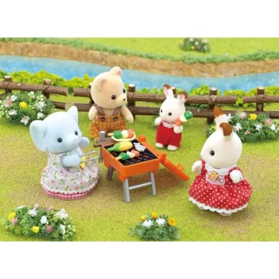 Sylvanian Families - The Elephant Girl and Her Picnic Set